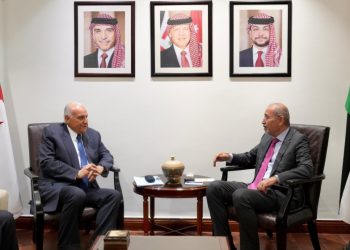 وزير الخارجية ونظيره الجزائري يبحثان الأوضاع الإقليمية وجهود وقف التصعيد