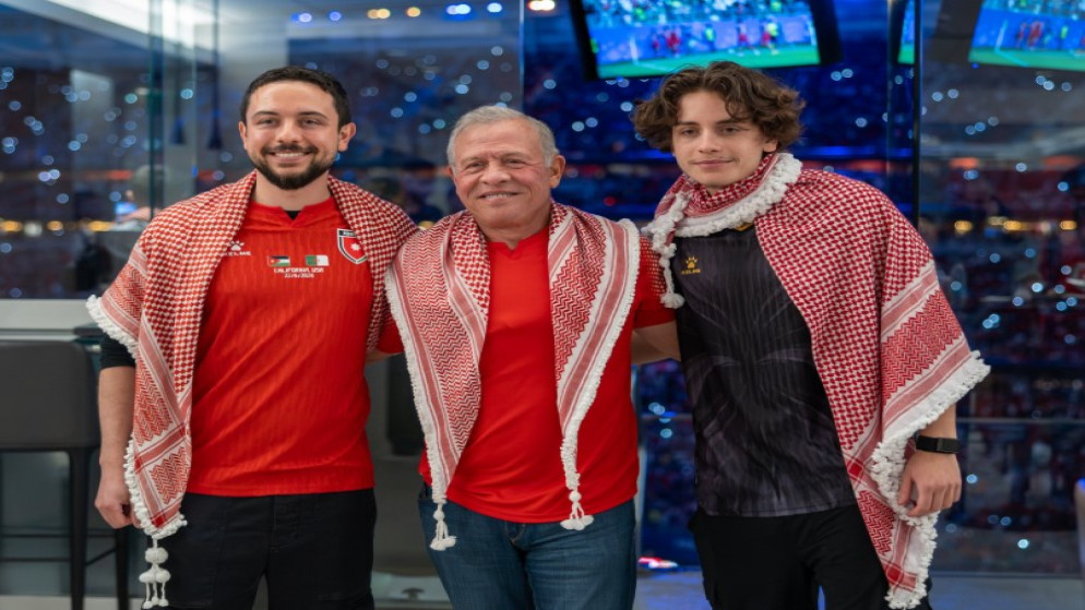 الملك وولي العهد يتابعان مباراة النشامى أمام الجزائر