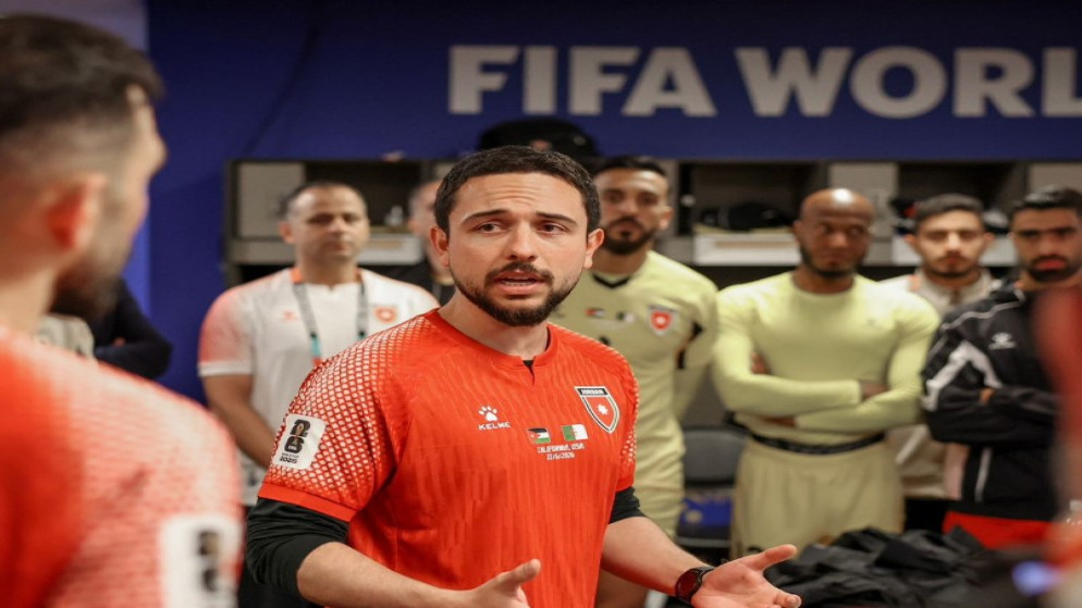ولي العهد للاعبي المنتخب: نحبكم ونقدّر مجهودكم.. ما قصرتوا يا النشامى