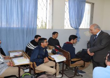 وزير التربية يتفقد سير الجلسة الأولى لامتحان الثانوية العامة
