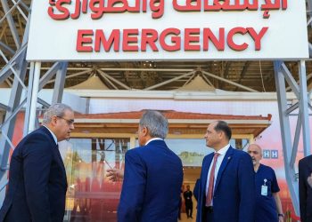 رئيس الوزراء يوجه بالإسراع في إنجاز المشاريع الصحية وإعادة تشغيل مستشفى عمّان الميداني