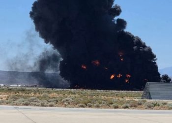 قتلى بتحطم قاذفة B-52 أميركية بعد إقلاعها من قاعدة في كاليفورنيا