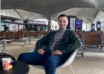 النقيب مؤمن الشبول يهنئ النقيب نورس الشبول بمناسبة الترفيع