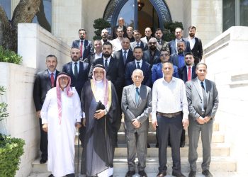 العيسوي يلتقي وفدا من مركز الدراسات السياسية