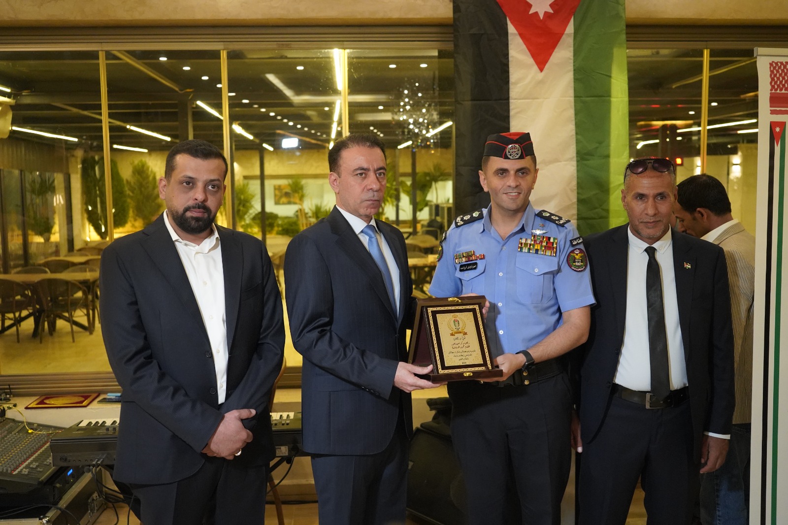 المستشار العجارمة يكرم نخبة من المساهمين بإنجاح الاحتفالات الوطنية في لواء ناعور