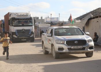 الأردن يسيّر قافلة مساعدات من 19 شاحنة إلى لبنان