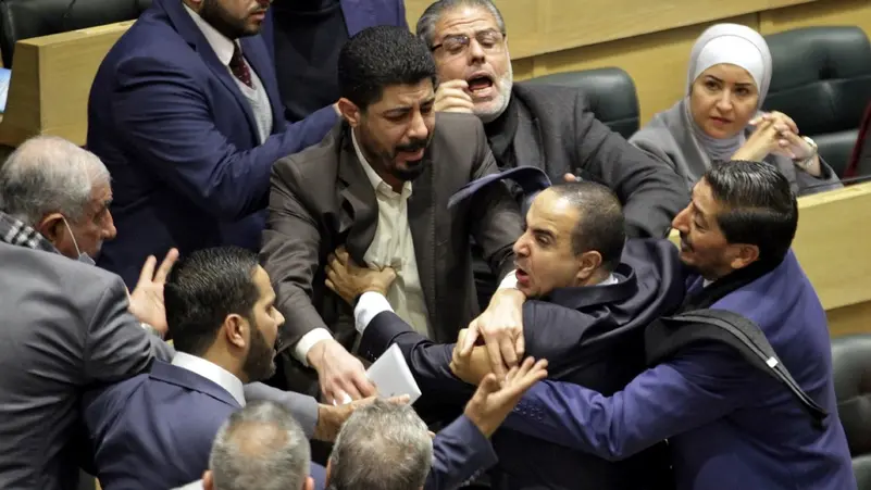 النائب السابق فريج يرفض الصلح مع الرياطي