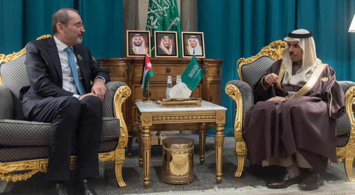 الصفدي يبحث مع نظيريه السعودي والعراقي جهود إنهاء التصعيد الذي تشهده المنطقة