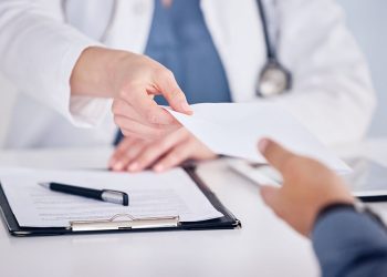 الصحة: التأمين الاختياري يبدأ من 50 ديناراً سنوياً ويضمن تغطية علاجية شاملة