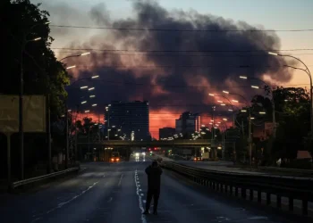 مقتل وإصابة العشرات في هجوم روسي كبير بأنحاء أوكرانيا