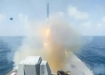 إيران تهاجم قواعد أمريكية بالمنطقة ردا على هجمات واشنطن