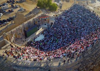 وزير الإدارة المحلية يشيد بإنجاز النشامى ويثمن جهود البلديات