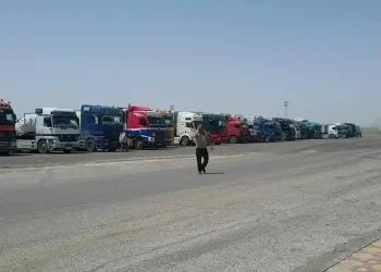 بعد أن كانت عالقة على الحدود.. 30 شاحنة أردنية تعبر السعودية
