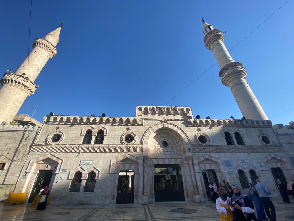 محافظ العاصمة يمنع فعالية أمام المسجد الحسيني