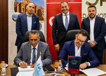 مذكرة تعاون بين الفنادق الأردنية والملكية لتعزيز السياحة وترويج للأردن
