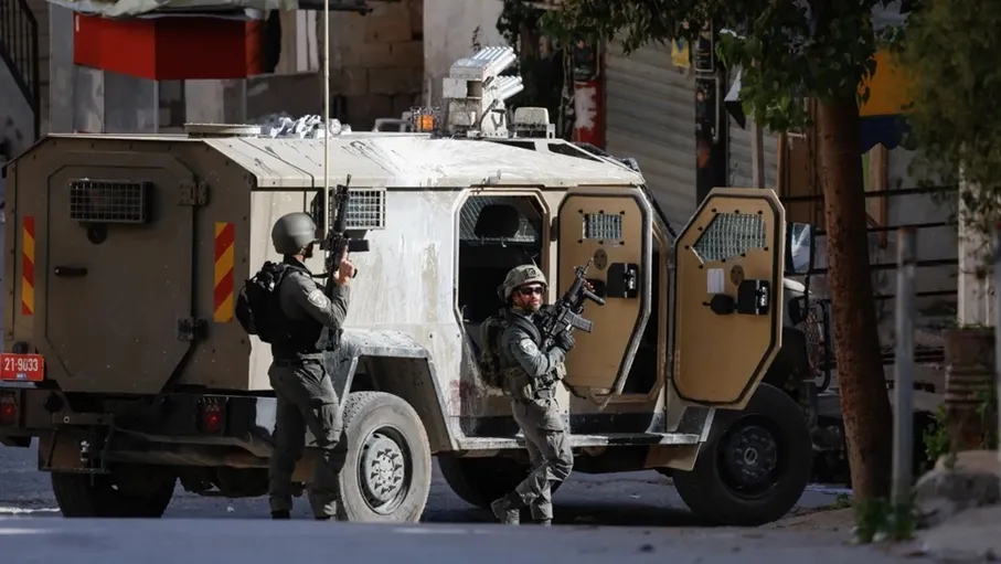 شهيدان وثلاث إصابات برصاص الاحتلال ومستوطنيه شرق رام الله