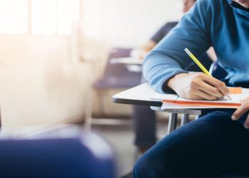 التربية تستكمل استعداداتها لعقد توجيهي 2009 غدا بمشاركة 133 ألف طالب وطالبة
