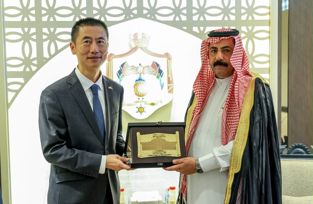 النقل النيابية ” تبحث مع السفير الصيني آفاق التعاون في النقل والاستثمار والتعاون البرلماني