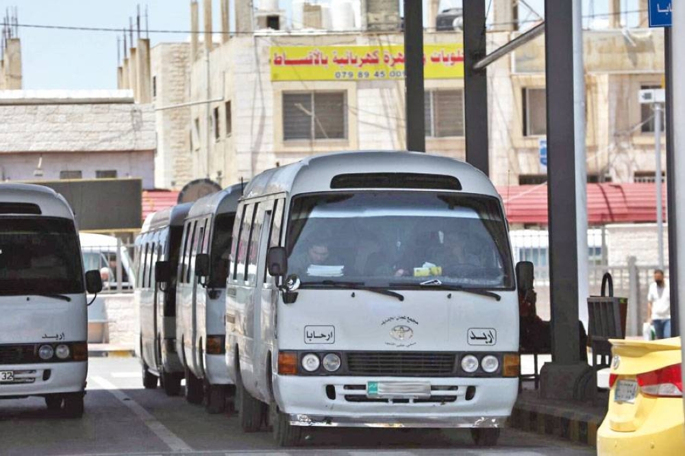 جهود حكومية لتطوير النقل العام وتوفير خدمات آمنة للطلبة والمواطنين