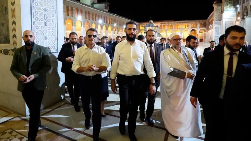 انفجار مجموعة عبوات ناسفة بالقرب من فندق يقيم فيه ماكرون في دمشق