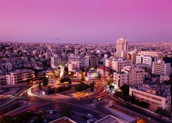 أمانة عمّان تغلق الدوار الثالث ليلاً لاستكمال مشروع الإنارة الذكية