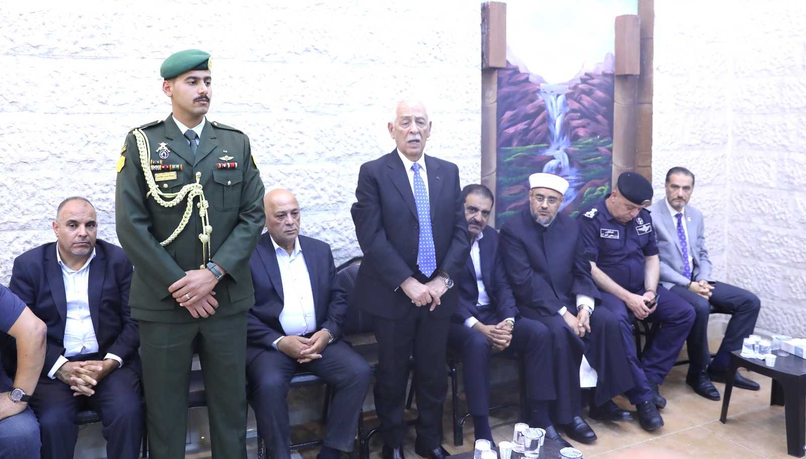 مندوبا عن الملك وولي العهد.. العيسوي يعزي أبو عيد وشختور