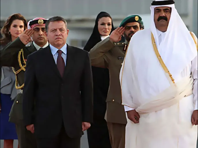 الملك يعزي أمير قطر بوفاة الشيخ حمد بن خليفة آل ثاني