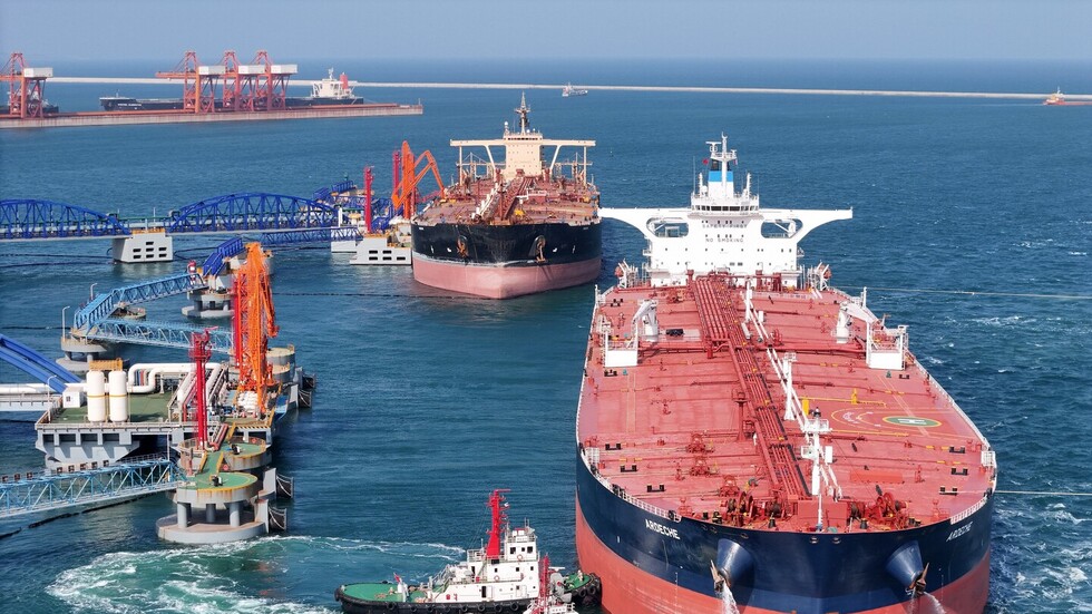 النفط يرتفع بعد ضربات أمريكية جديدة على إيران