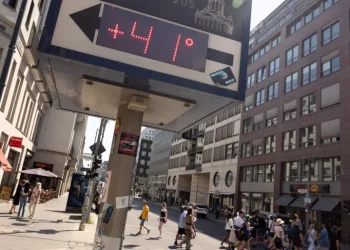 إنذار ثلث سكان فرنسا وحالة تأهب قصوى لموجة حر جديدة وسط حصيلة قاسية لحجم الوفيات