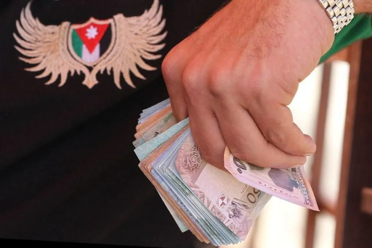 قروض الأفراد تنخفض بنهاية الربع الأخير من 2025
