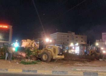 بلدية إربد تبدأ أعمال إزالة ميدان الثقافة لتركيب إشارة ذكية