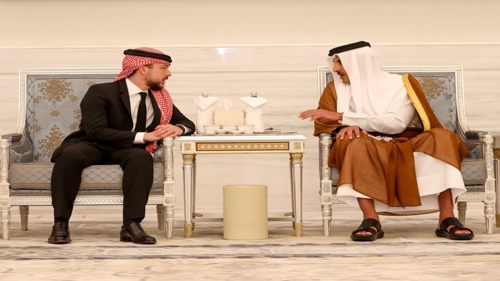 ولي العهد يقدم العزاء إلى أمير دولة قطر بوفاة الشيخ حمد