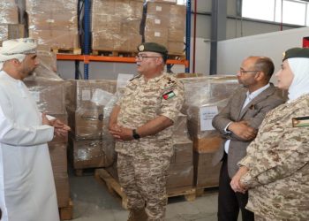 القوات المسلحة تتسلّم مساعدات طبية عُمانية مخصصة لدعم إغاثة غزة