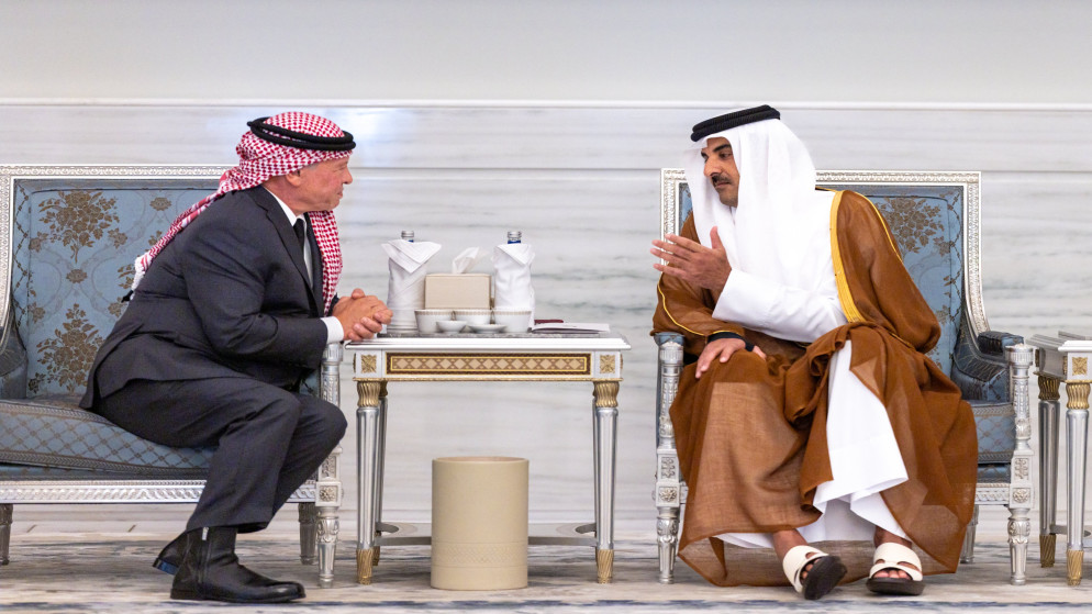 الملك يقدم العزاء إلى أمير دولة قطر بوفاة الشيخ حمد