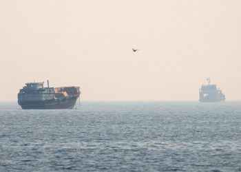انخفاض حركة العبور في مضيق هرمز إلى أدنى مستوى منذ أيار