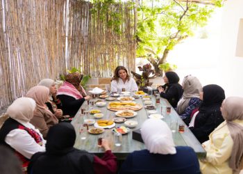 الملكة رانيا العبدالله تزور جمعية أصايل بدر الخيرية وتلتقي سيدات من المجتمع المحلي