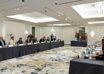 الملك يجتمع في لندن برؤساء تنفيذيين ومؤسسي شركات كبرى