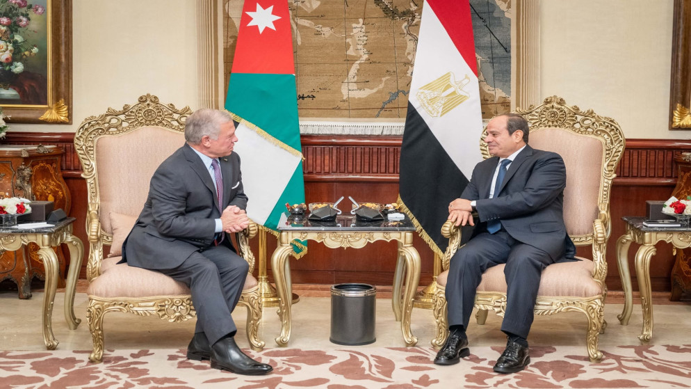 الملك والسيسي يؤكدان أهمية تكثيف الجهود لاستعادة التهدئة الشاملة في الإقليم