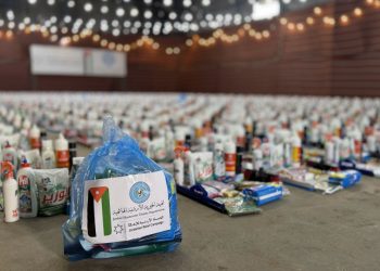 الحملة الأردنية والخيرية الهاشمية توزعان طرودا صحية في قطاع غزة