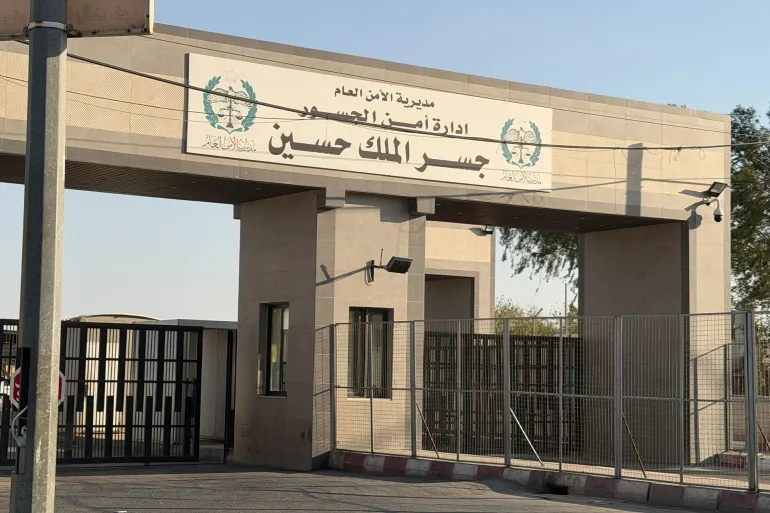 سلطة المطارات الإسرائيلية ترفض تمديد ساعات عمل معبر الكرامة