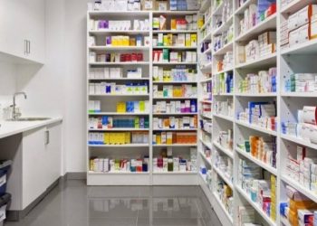 نقيب الصيادلة يدعو لعدم الانجرار وراء مروجي الأدوية أو المستحضرات الصحية عبر شبكات التواصل