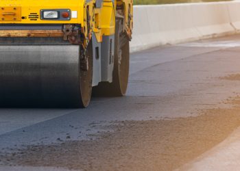 الأشغال تبدأ السبت بأعمال صيانة طريق السلام – البحر الميت