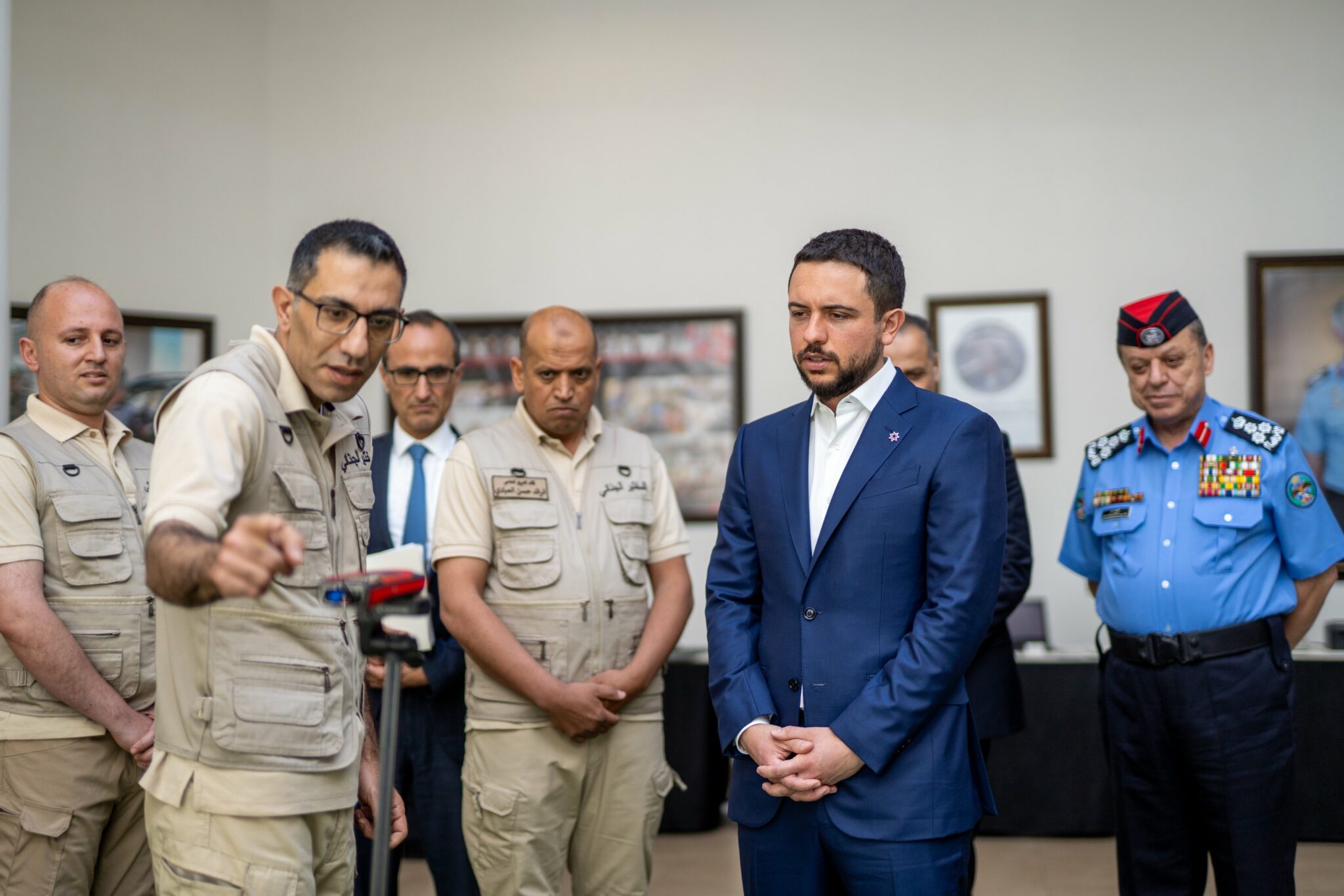 نائب الملك يزور إدارة المختبرات والأدلة الجرمية