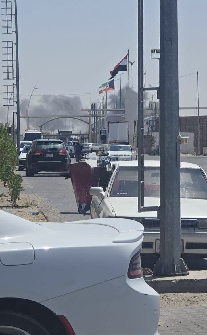 استهداف منفذ العبدلي الكويتي بطائرات مسيّرة وإغلاقه بالكامل