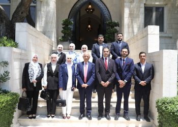 العيسوي يلتقي وفدا من فريق أصحاب المبادرات الصحية والبيئية