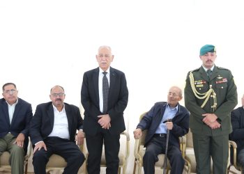 مندوبا عن الملك وولي العهد.. العيسوي يعزي عشيرتي قعوار والريالات