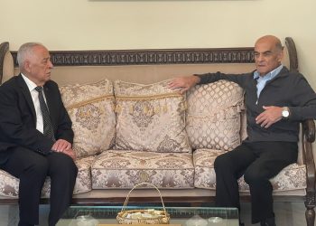 العيسوي ينقل تمنيات الملك وولي العهد بالشفاء العاجل للواء المتقاعد العلاف والدكتور النعيرات