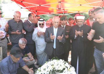 مندوبا عن الملك وولي العهد.. العيسوي يشارك بتشييع جثمان قائد فريق المظليين بالقوات الخاصة الرائد المتقاعد جنكات