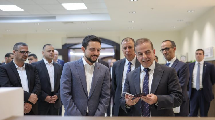ولي العهد يؤكد أهمية استكمال أتمتة خدمات دائرة الأحوال المدنية والجوازات