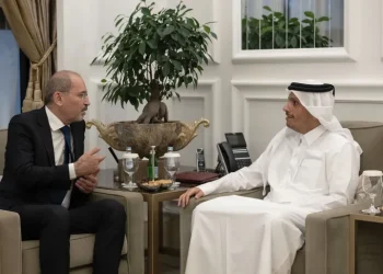 وزير الخارجية يجري اتصالا هاتفيا مع نظيره القطري